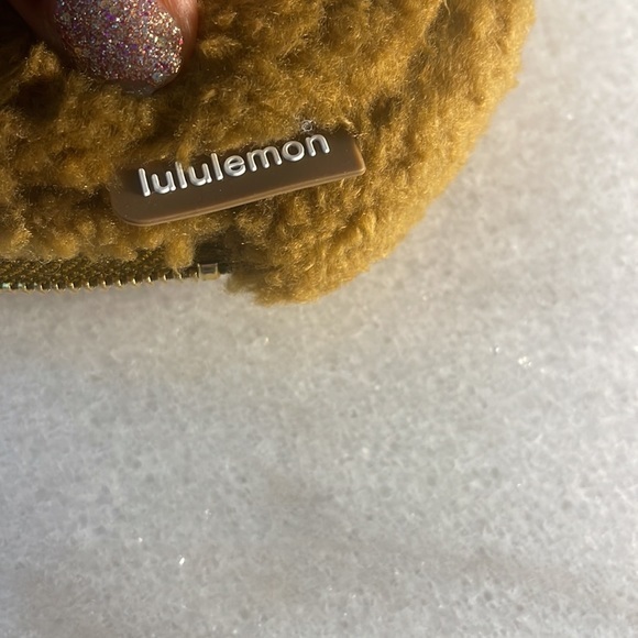 Lululemon Everywhere Belt Bag Fleece Burnt Caramel BTCA One Size NWT NEW - Picture 13 of 14